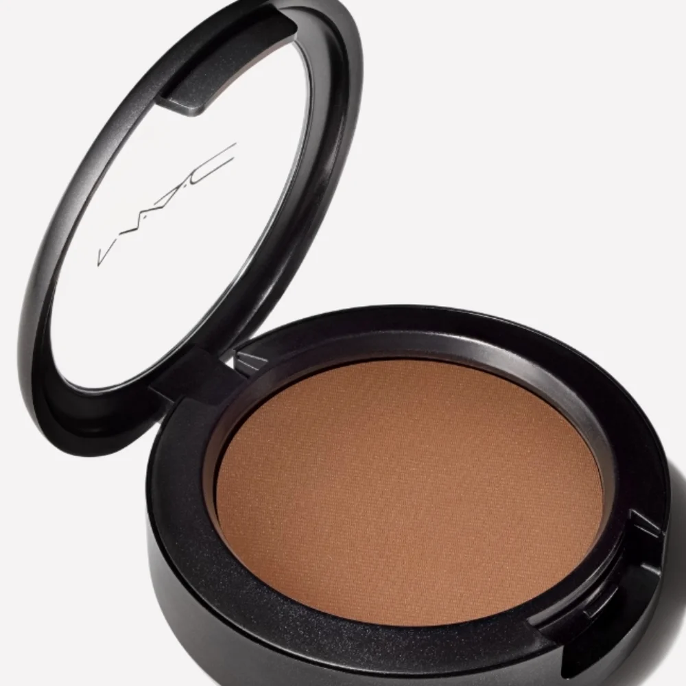 MAC Blunt Powder Blush